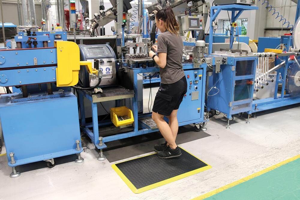 Coba Anti Ermüdungsmatte COBAelite® Diamond 0,6 x 0,9 meter Schwarz Gelb Produktbild Coba Anti Ermüdungsmatte COBAelite® Diamond 0,6 x 0,9 meter Schwarz Gelb bild 6