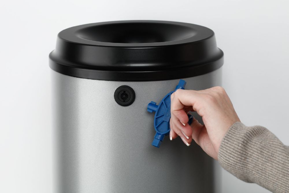 Var Papierkorb silber 24 Liter mit Wandhalterung Produktbild Var Papierkorb silber 24 Liter mit Wandhalterung bild 3