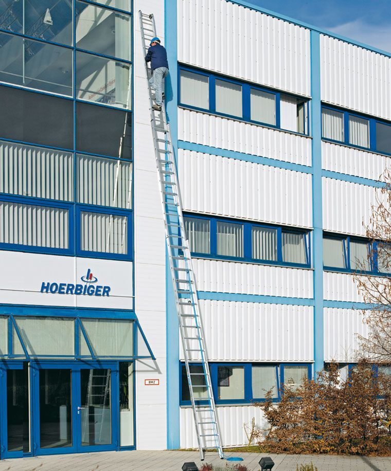 ZARGES LM-Seilzugleiter, 3-tlg. Z600, 3 x 22 Sprossen Leiterlänge max. 15,90 m ZARGES LM-Seilzugleiter, 3-tlg. Z600, 3 x 22 Sprossen Leiterlänge max. 15,90 m