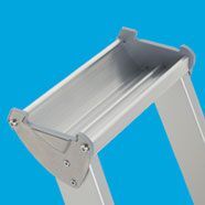 ZARGES Leichtmetall-Stehleiter, geb., SaferStep, eloxiert, 8Sprossen, Länge 2,88m Z600 Produktbild ZARGES Leichtmetall-Stehleiter, geb., SaferStep, eloxiert, 8Sprossen, Länge 2,88m Z600 bild 4