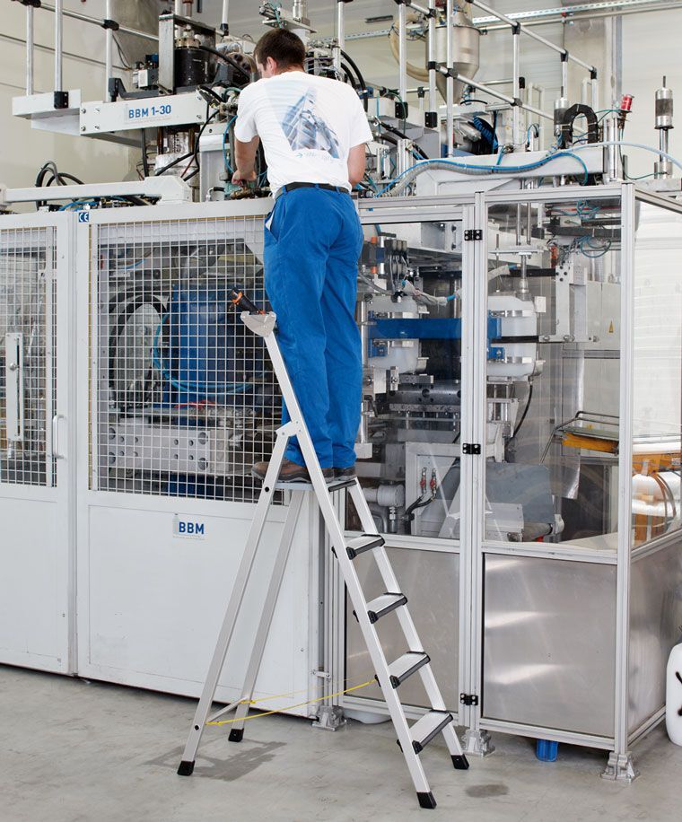 ZARGES LM-Stufen-Stehleiter Z600, 3 Stufen Leiterlänge 1,32  m Produktbild ZARGES LM-Stufen-Stehleiter Z600, 3 Stufen Leiterlänge 1,32  m bild 2